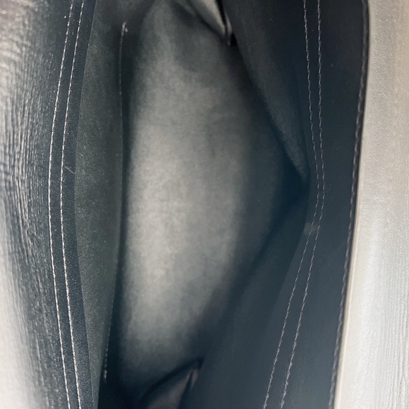 Valentino V-Ring Medium Leather Shoulder Bag - Picture 14 of 15